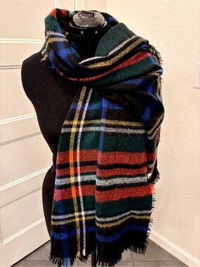 Old Navy Plaid Blanket Scarf in Green, Red & Blue